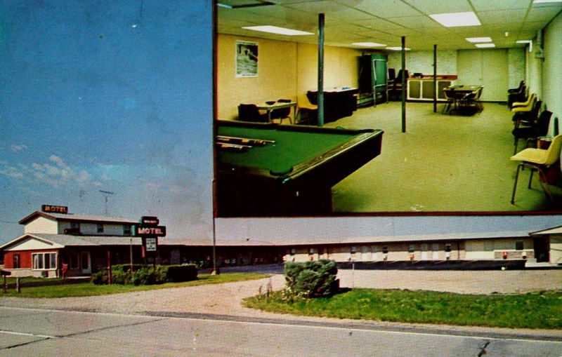 Midway Motel (Mid-Way Motel) - Vintage Postcard
